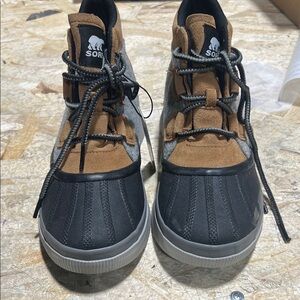 Sorel Black and Tan Lace-Up Boots